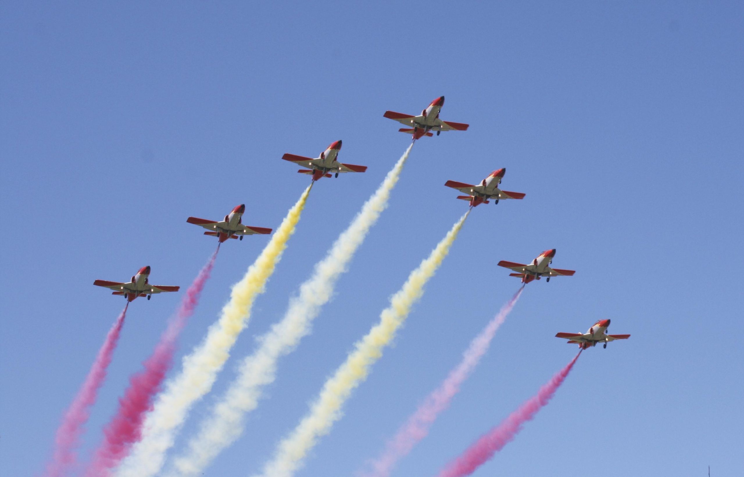 Read more about the article Akrobacje lotnicze, które zapierają dech w piersiach