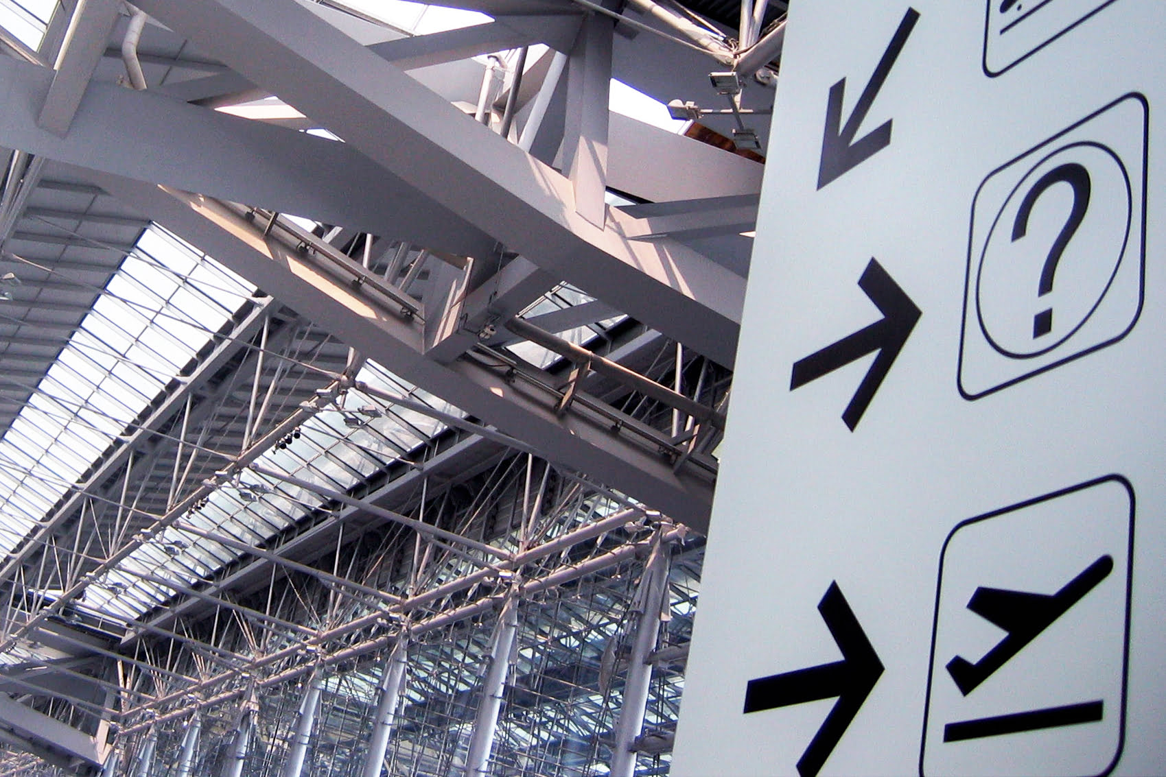 Read more about the article Zanim wyjedziesz na lotnisko – najważniejsze kwestie